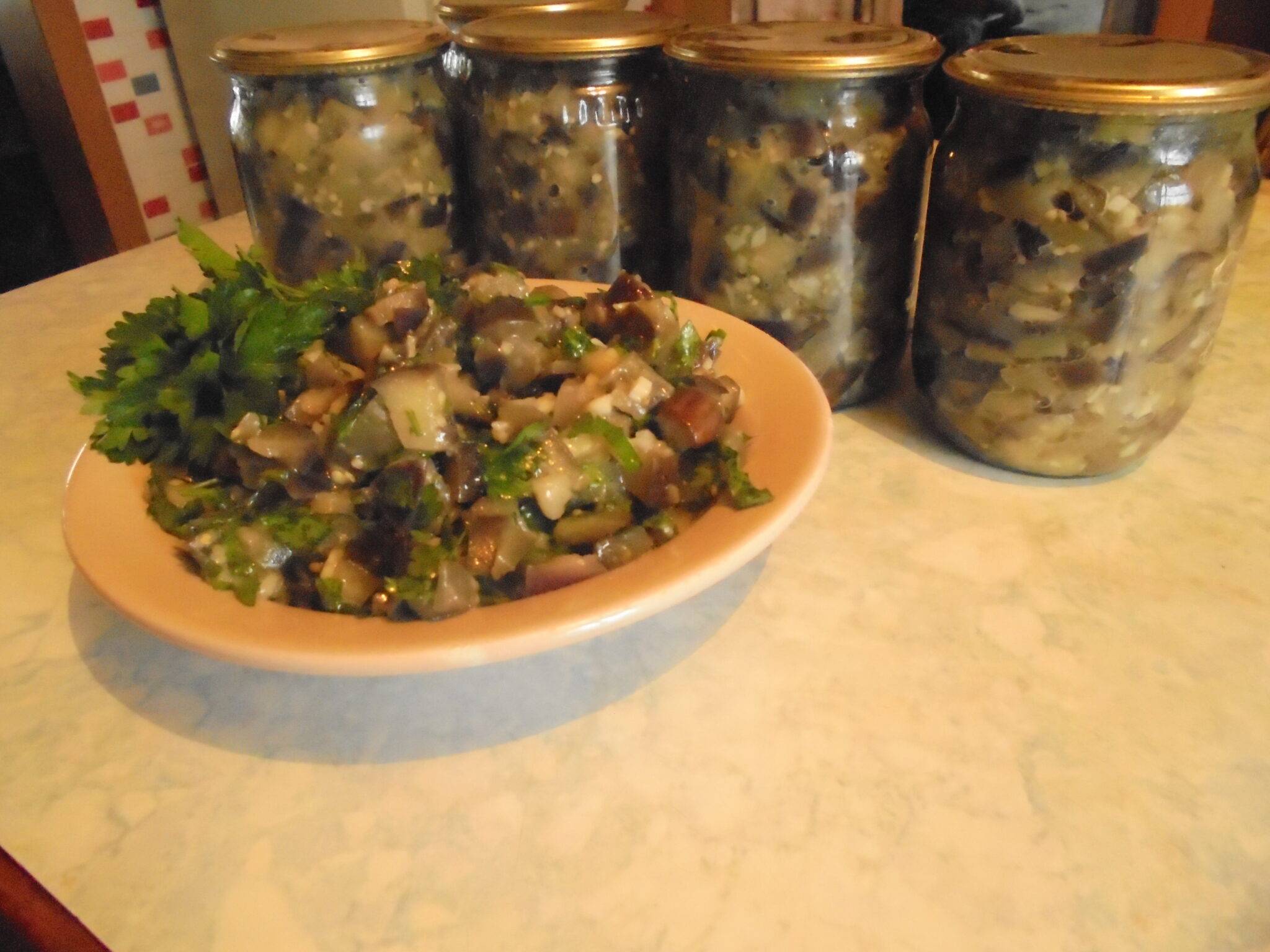 Быстрые маринованные баклажаны: с чесноком и зеленью, с морковью и овощами