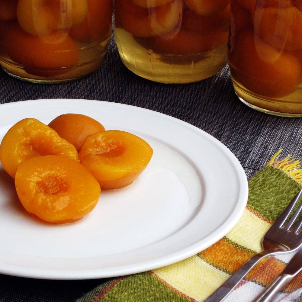 Персики консервированные половинками: рецепт без стерилизации, целиком с косточкой в домашних условиях на зиму