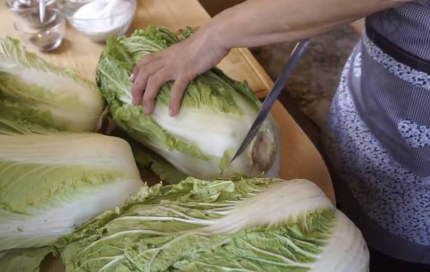 Как солить пекинскую капусту: рецепты быстрого приготовления со специями, грушей, на зиму, а также как хранить китайский овощ в таком виде и с чем подавать?