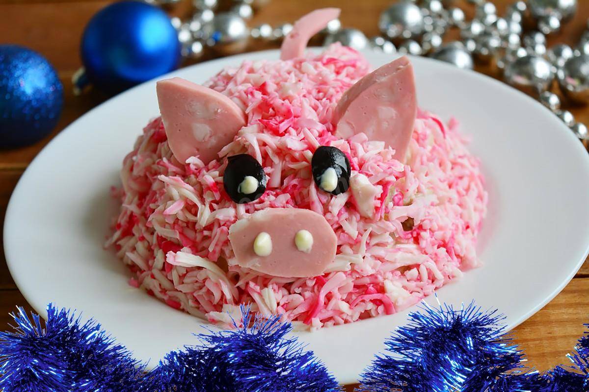 Рецепты новогодних салатов: новинки на встречу года свиньи