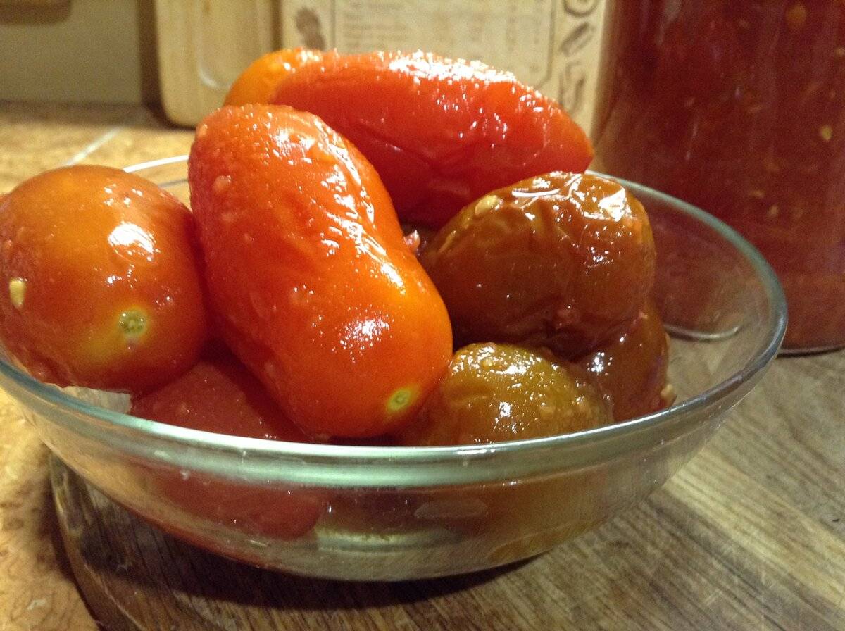 10 пошаговых рецептов соленых помидоров в банках холодным способом без уксуса