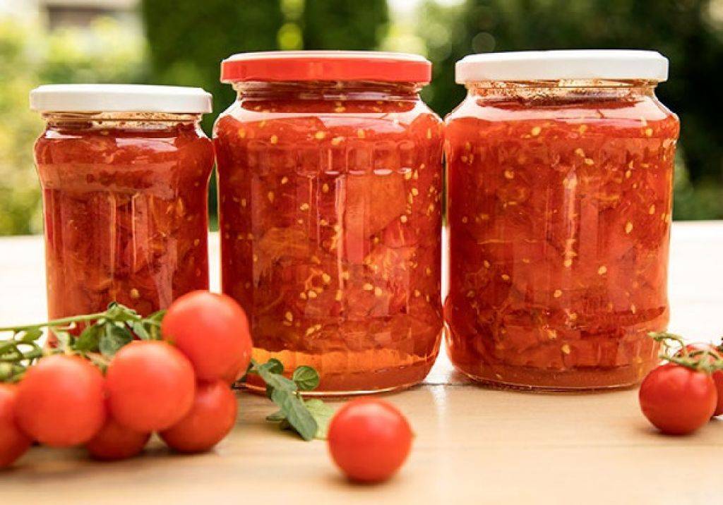 Хреновина – классический рецепт приготовления из помидор и хрена с чесноком