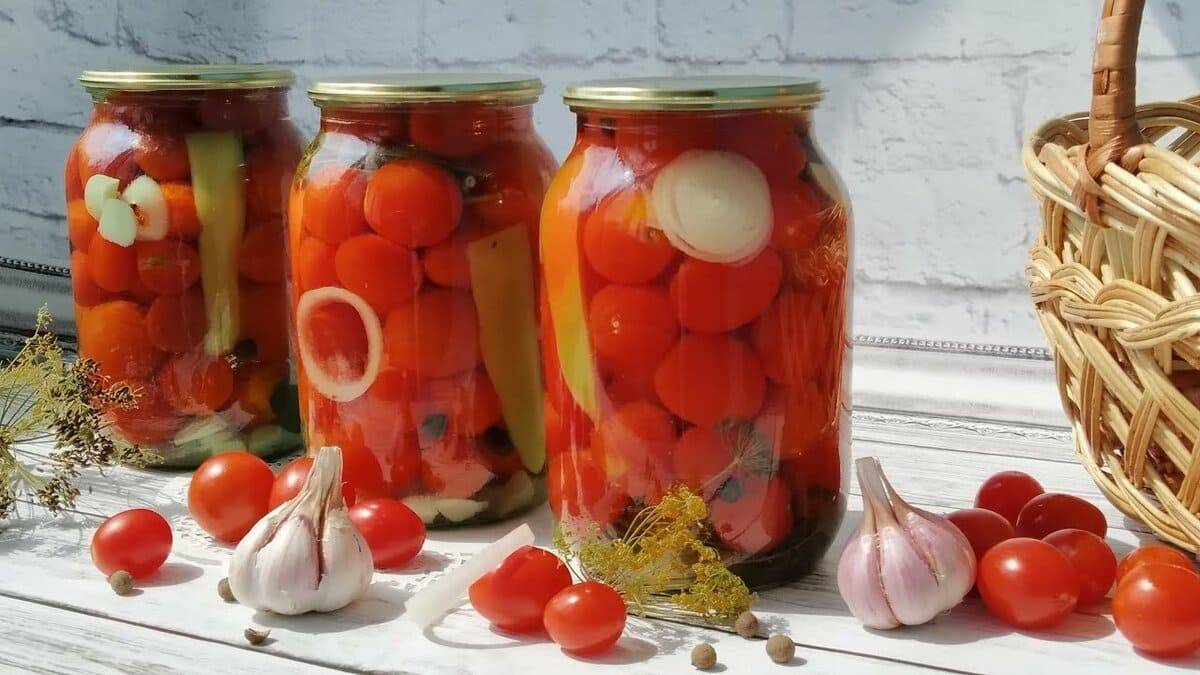 Маринованные помидоры на зиму — 5 рецептов очень вкусных томатных заготовок