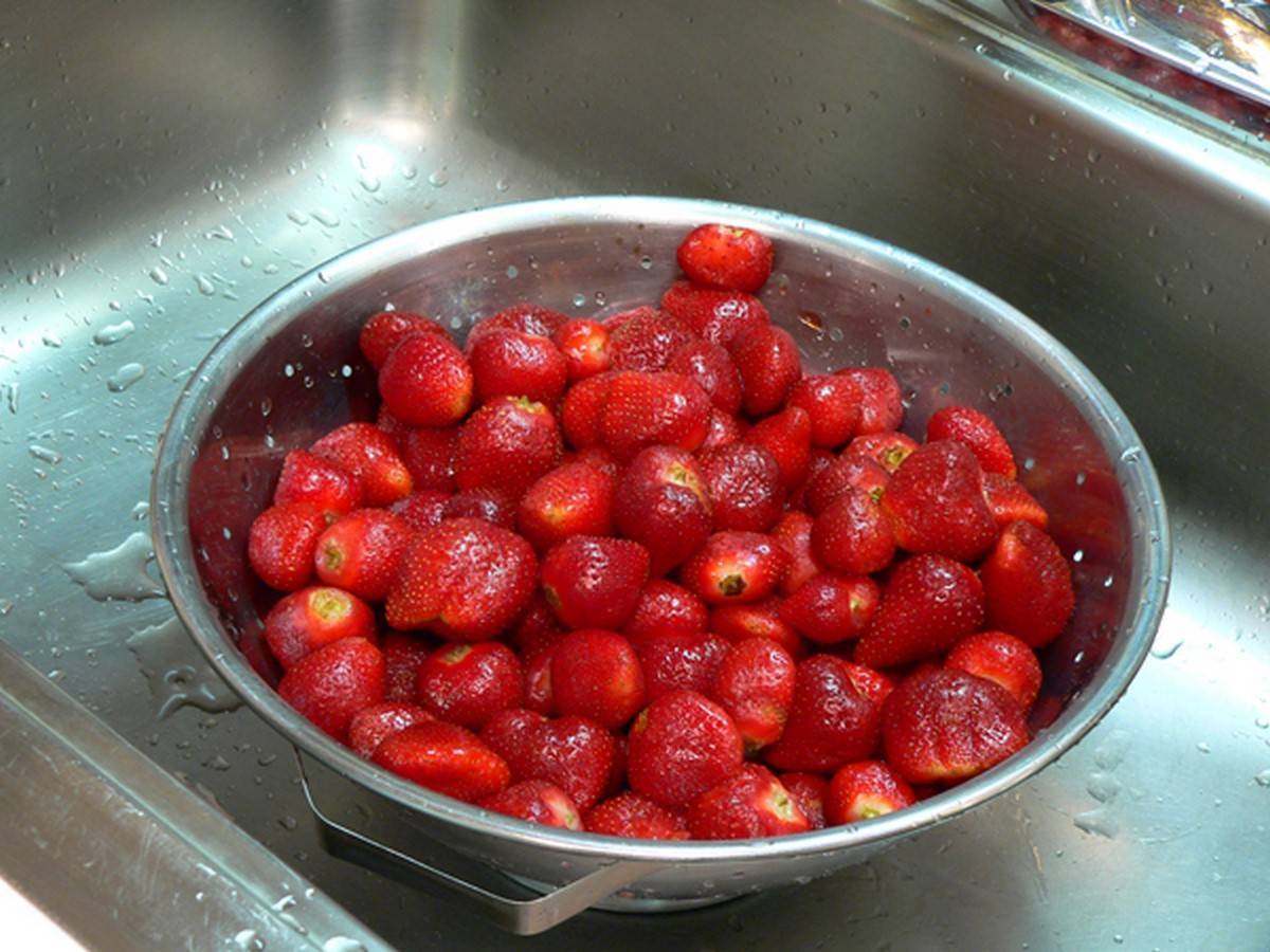 Как сварить варенье из клубники на зиму густое с целыми ягодами