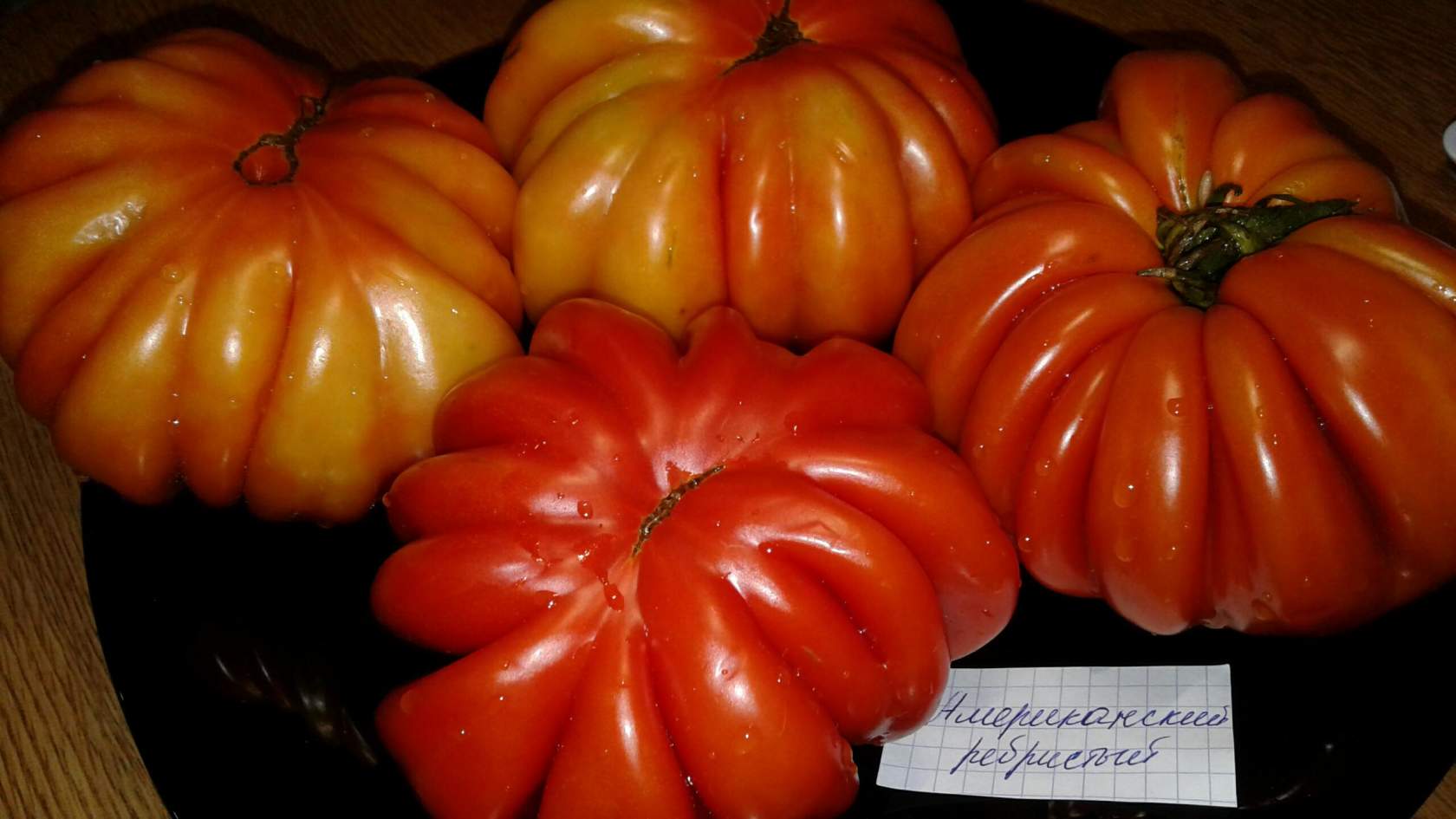 Американские ребристые томаты: характеристика и описание сортов
