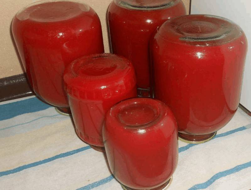 Как приготовить томатный сок в домашних. Томатный сок на зиму. Томатный сок домашний. Томатный сок на зиму в домашних. Томатный сок в домашних.