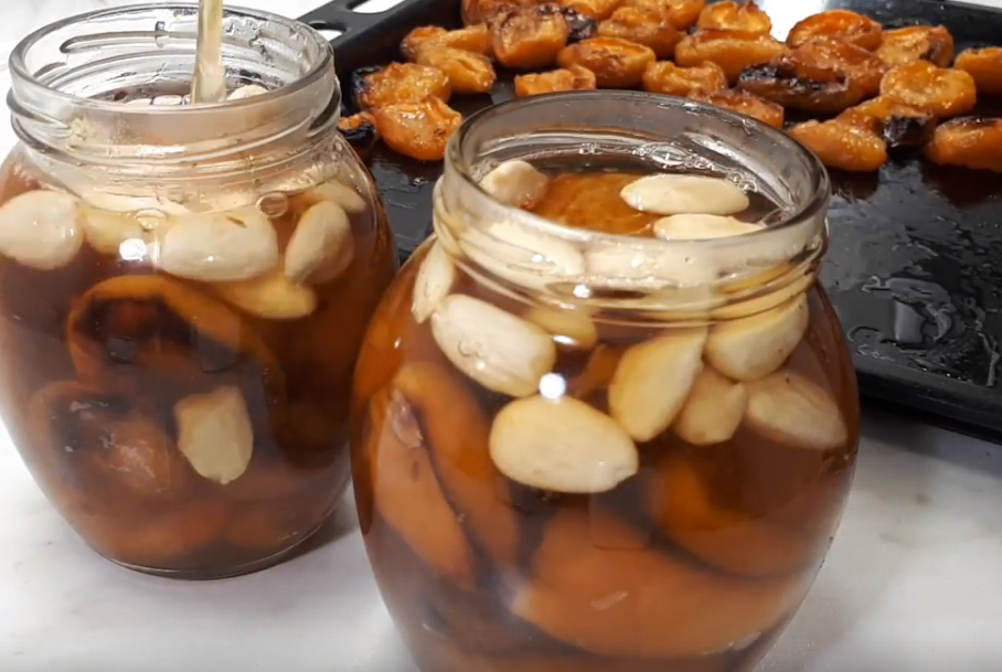 12 простых рецептов приготовления абрикосового варенья с грецкими орехами на зиму
