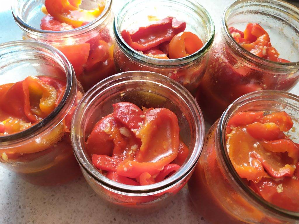 10 лучших рецептов приготовления на зиму перца, маринованного в томатном соусе