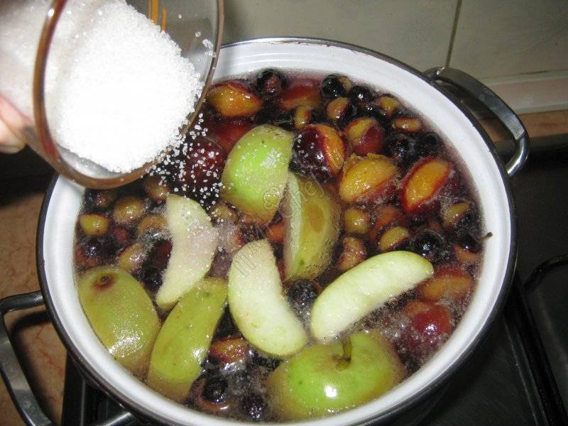 Компот из яблок и слив — пошаговый рецепт с фото