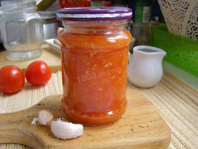 Аджика из помидор и чеснока на зиму — 6 рецептов пальчики оближешь