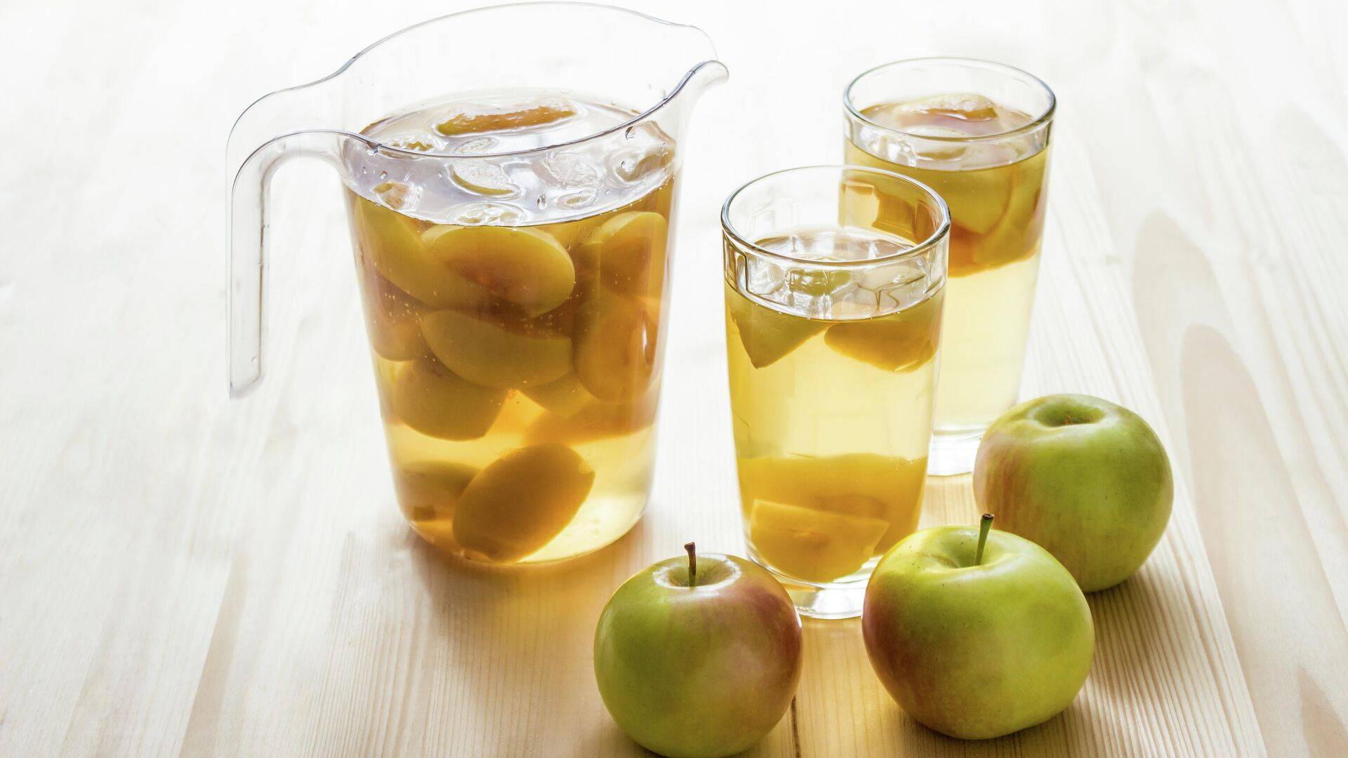 Компот из яблок на зиму - 9 простых рецептов