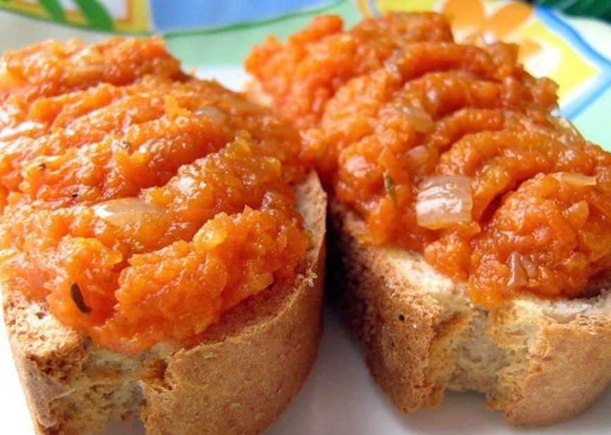 Икра морковная на зиму. рецепт через мясорубку пальчики оближешь, самая вкусная с помидорами, морковью, луком, селедкой, яблоками