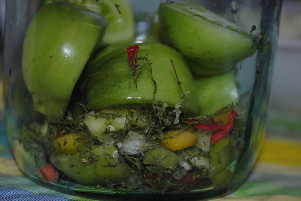Рецепт вкусных простых зеленых помидор. Закатки зелёные помидоры. Зелёные помидоры на зиму по грузински. Квашенные зеленые помидоры. Квашеные зеленые помидоры на зиму.