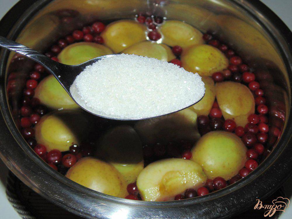 Компот из слив и яблок (рецепт приготовления в кастрюле)