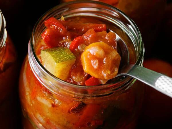 Лечо из болгарского перца и помидоров на зиму, 2 лучших рецепта с фото пошагово - wowcook.net
