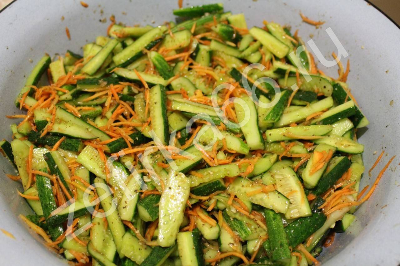 Салат из огурцов по корейски на зиму - простой деликатес: рецепт с фото и видео