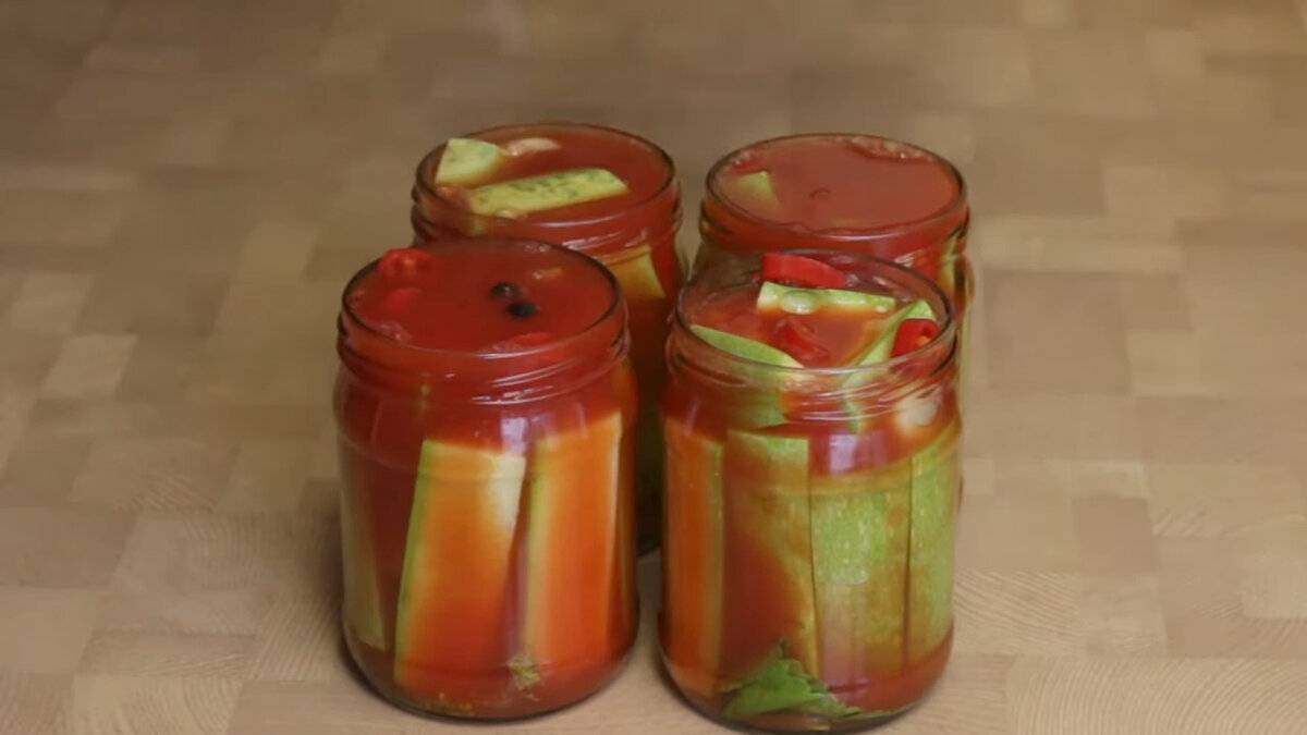 Простые рецепты консервирования кабачков на зиму с томатной пастой и чесноком