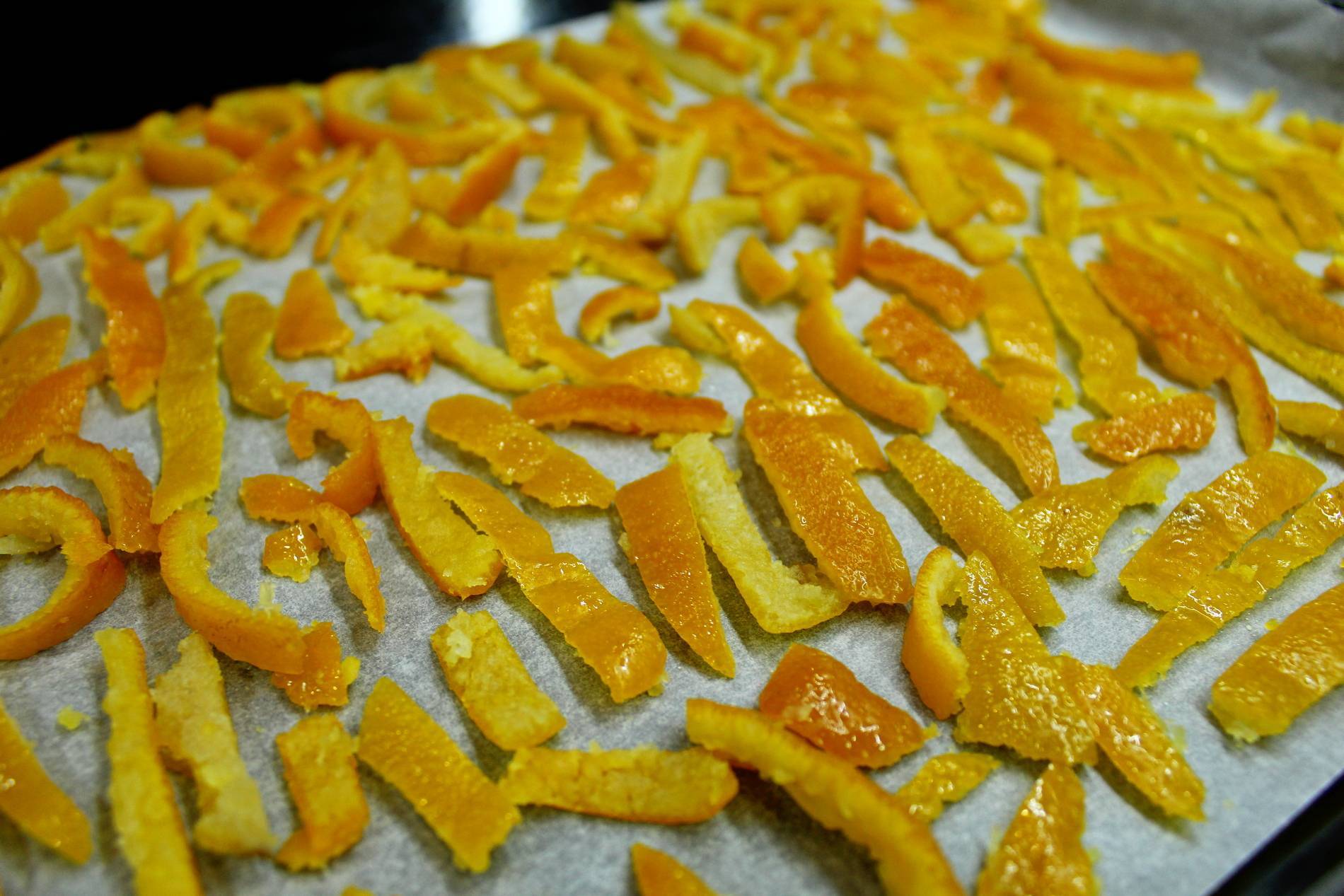 Цукаты из апельсиновых корок: 2 рецепта с фото